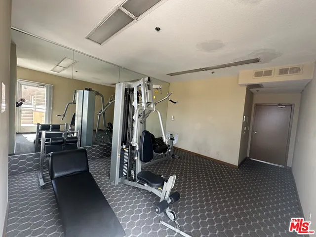 $3,000 | 8614 Burton Way, Unit 205, Los Angeles, CA 90048