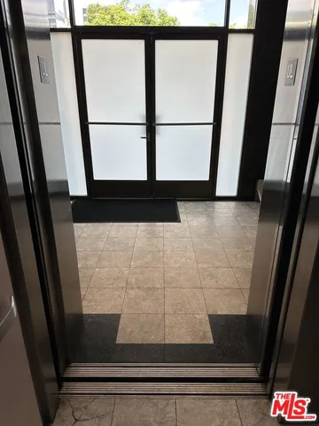 $3,000 | 8614 Burton Way, Unit 205, Los Angeles, CA 90048