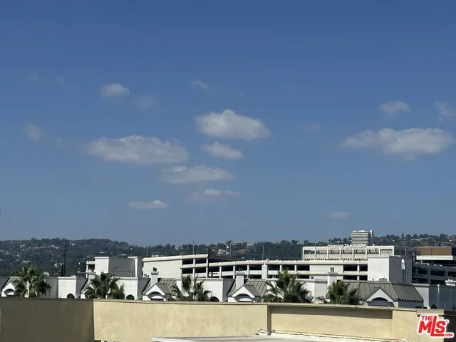 $2,770 | 8614 Burton Way, Unit 205, Los Angeles, CA 90048