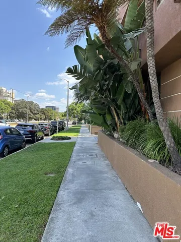 $2,770 | 8614 Burton Way, Unit 205, Los Angeles, CA 90048