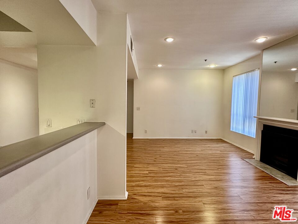 8614 Burton Way, Unit 205 Los Angeles, CA 90048 - Photo 8 of 29