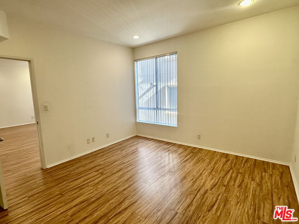 8614 Burton Way, Unit 205 Los Angeles, CA 90048 - Photo 9 of 29