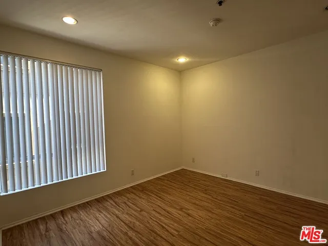 $3,000 | 8614 Burton Way, Unit 205, Los Angeles, CA 90048