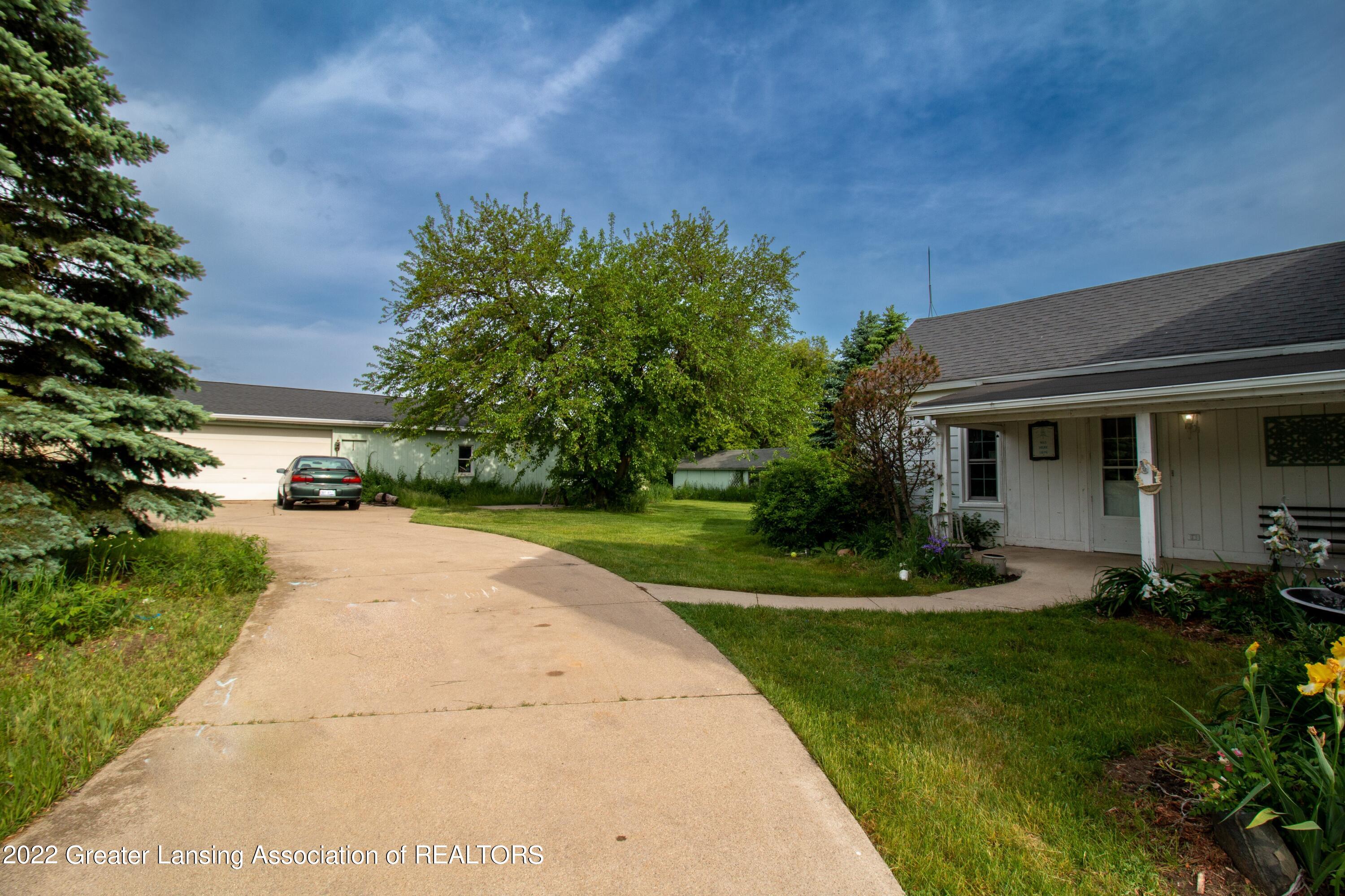 3307 North Dewitt Road St. Johns, MI 48879 - Photo 5 of 40 4-Garage & House Entry Door