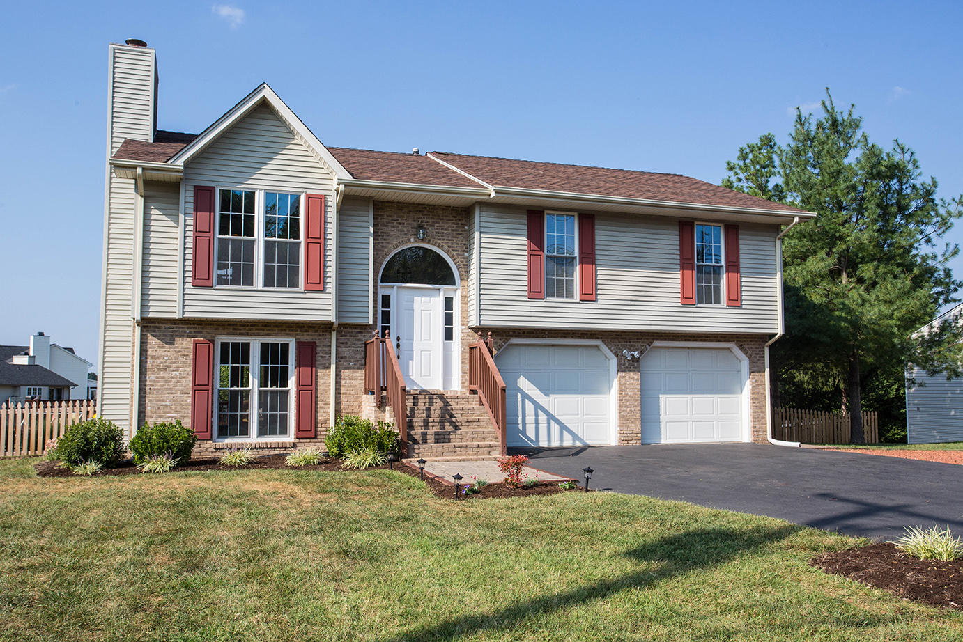 1712 West Ruritan Road Roanoke, VA 24012 - Photo 1 of 37 Front