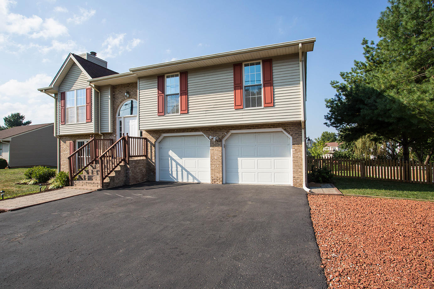 1712 West Ruritan Road Roanoke, VA 24012 - Photo 2 of 37 Front Side