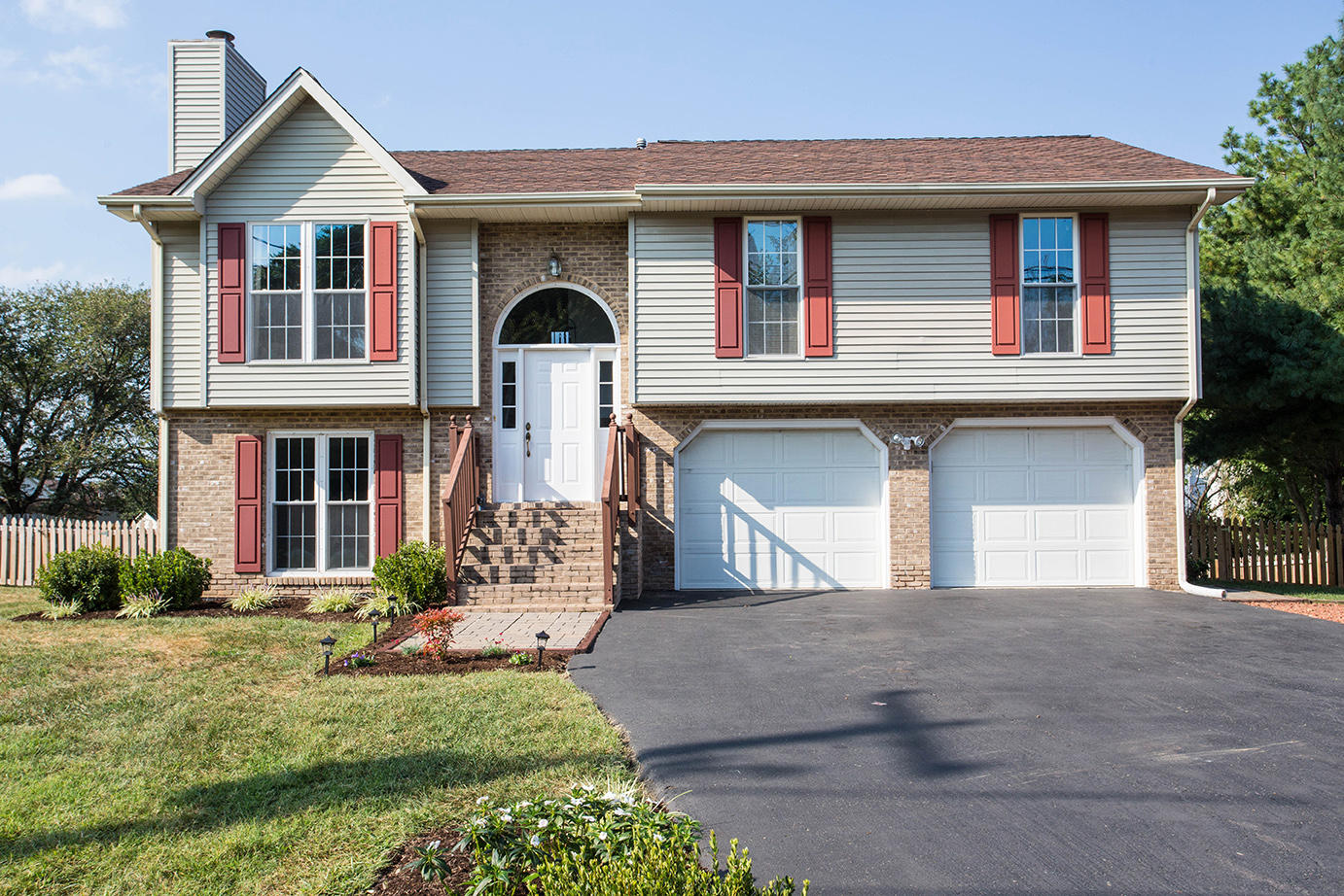 1712 West Ruritan Road Roanoke, VA 24012 - Photo 3 of 37 Front Far