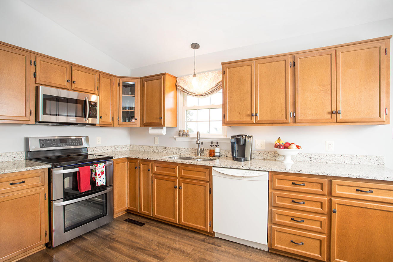 1712 West Ruritan Road Roanoke, VA 24012 - Photo 6 of 37 Kitchen 3