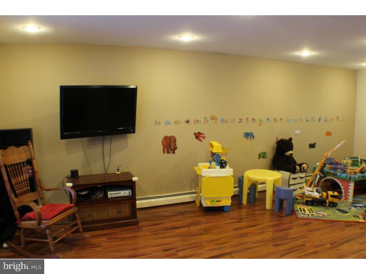 213 Pinetown Road Norristown, PA 19403 - Photo 11 of 25 Family Room