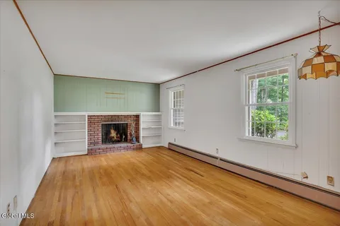 $450,000 | 9 Chestnut Lane, Clifton Park, NY 12065