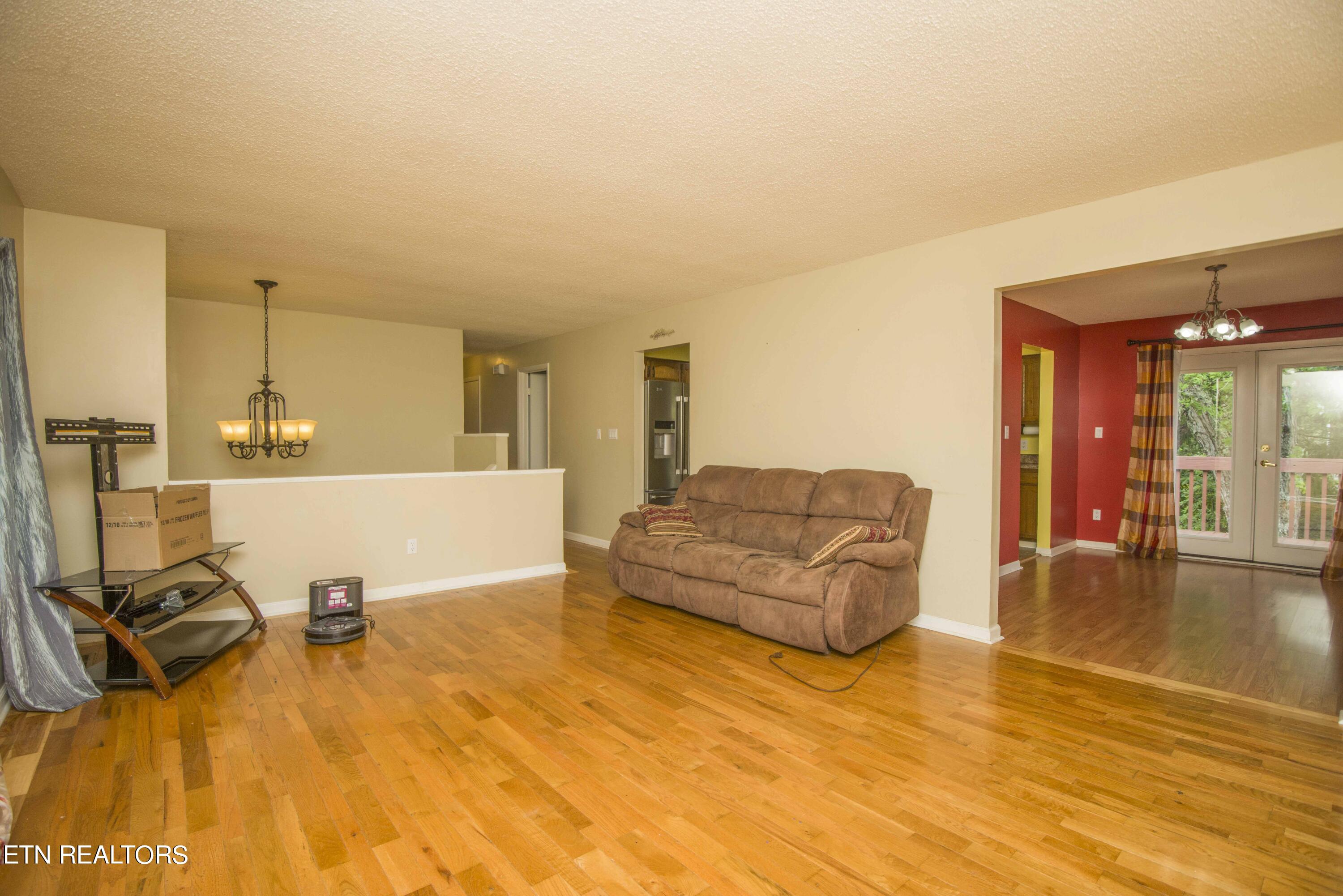 1503 Hidden Hills Drive Clinton, TN 37716 - Photo 5 of 49 living 1_1