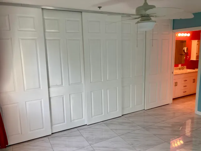 a view of empty room with window