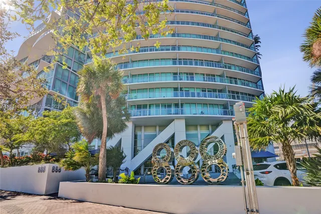 $5,600 | 888 Biscayne Boulevard, Unit 2404, Miami, FL 33132