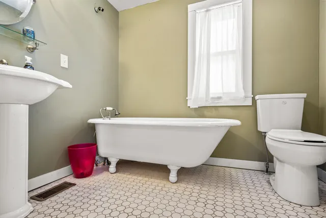 $190,000 | 224 South Weaver Street, Hesston, KS 67062