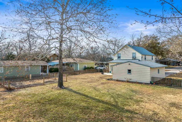 $190,000 | 224 South Weaver Street, Hesston, KS 67062