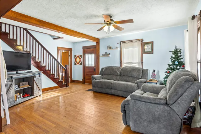 $190,000 | 224 South Weaver Street, Hesston, KS 67062