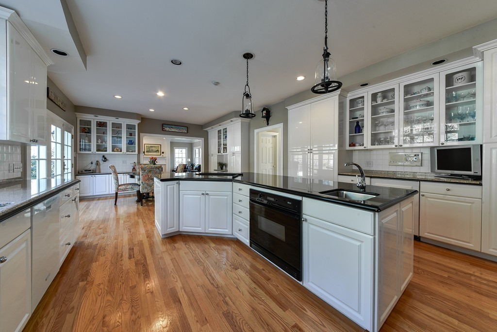 4 Green Lane Sherborn, MA 01770 - Photo 10 of 30