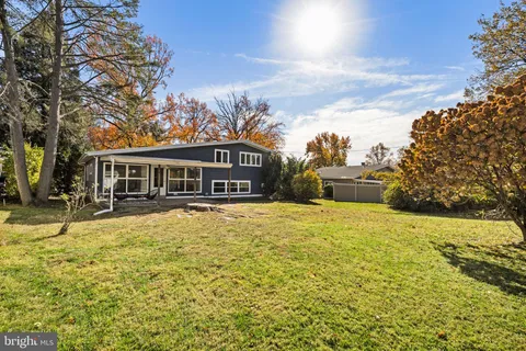 a front view of house with yard