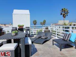 30 Galleon Street Marina del Rey, CA 90292 - Photo 1 of 1