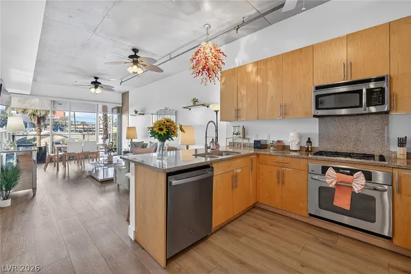 $2,800 | 353 East Bonneville Avenue, Unit 233, Las Vegas, NV 89101