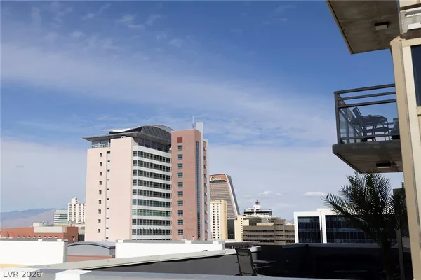 $2,800 | 353 East Bonneville Avenue, Unit 233, Las Vegas, NV 89101