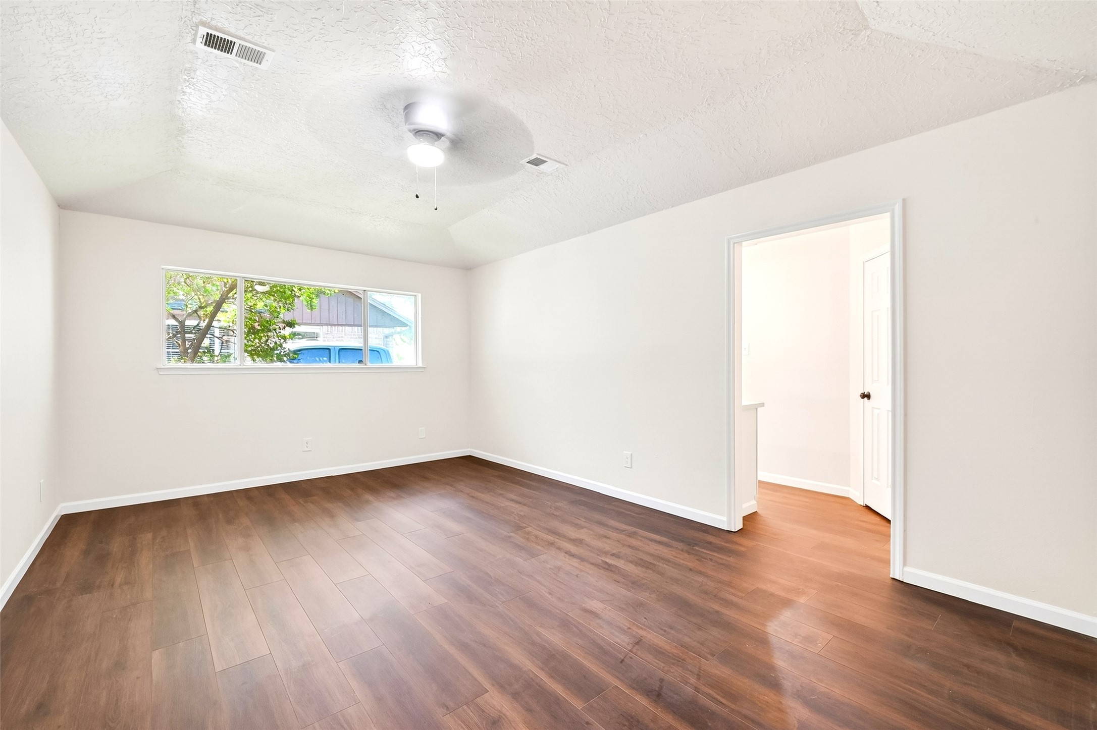 15207 Pleasant Valley Road Houston, TX 77062 - Photo 29 of 40 Primary Bedroom (Not Staged)
