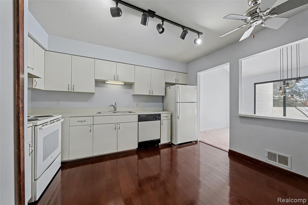 705 Preston Court Rochester Hills, MI 48307 - Photo 13 of 31 Gallery Image 13