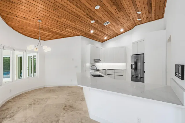 a view of a livingroom with a washer and dryer