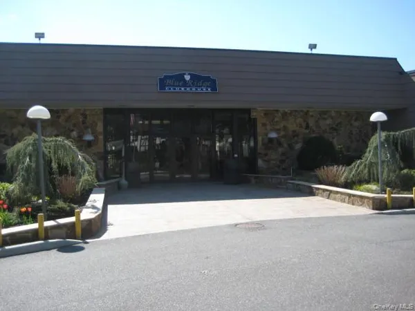 $349,999 | 486 Daryl Drive, Unit 486, Medford, NY 11763