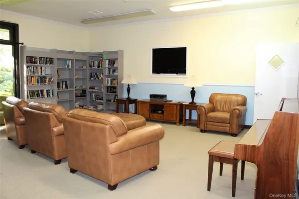 $349,999 | 486 Daryl Drive, Unit 486, Medford, NY 11763