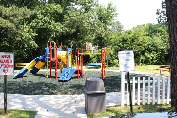 $349,999 | 486 Daryl Drive, Unit 486, Medford, NY 11763