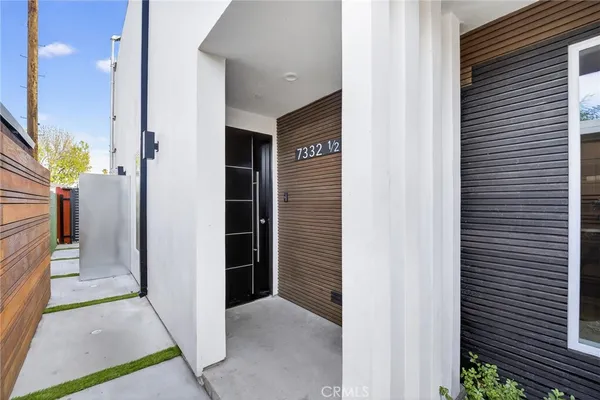 $4,345 | 7332 1/2 Owensmouth Avenue, Canoga Park, CA 91303