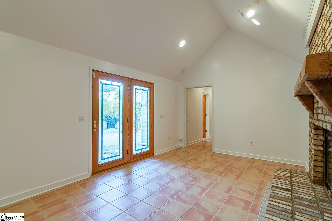 215 Roper Mountain Rd Extension Greenville, SC 29615 - Photo 18 of 36