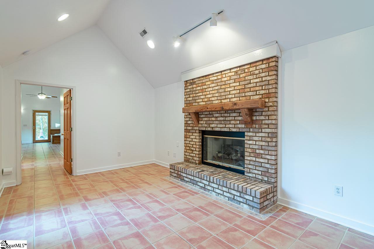 215 Roper Mountain Rd Extension Greenville, SC 29615 - Photo 19 of 36