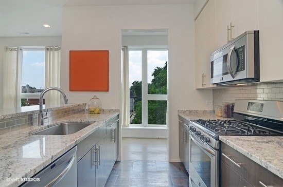 1628 West Irving Park Road, Unit 4W Chicago, IL 60613 - Photo 8 of 20