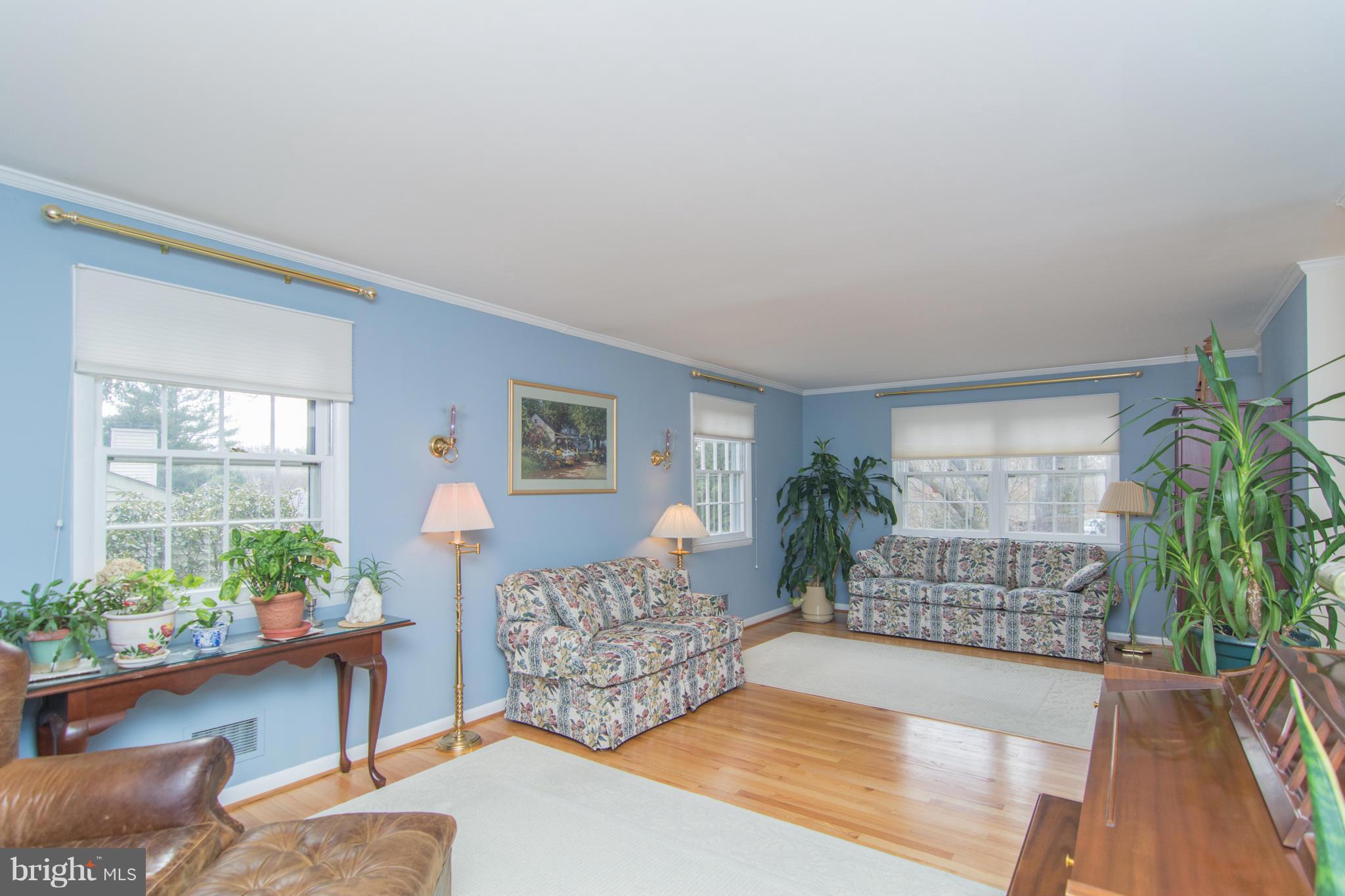 9314 Dunloggin Road Ellicott City, MD 21042 - Photo 4 of 30 Living Room