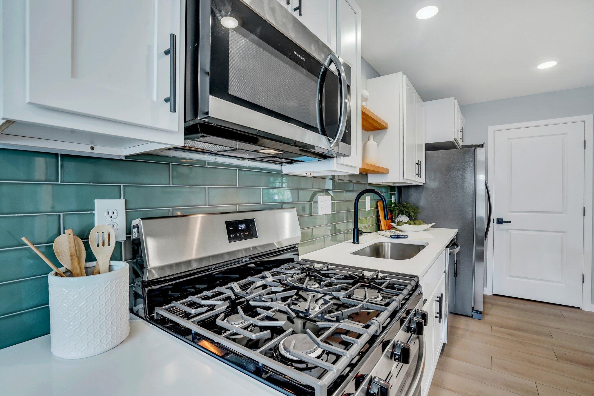 1524 Orange Grove Road, Unit A Charleston, SC 29407 - Photo 6 of 15 Gas Range