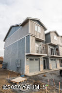 2600 Racquet Lane, Unit 7 Yakima, WA 98902 - Photo 21 of 23 a front view of a house with a yard