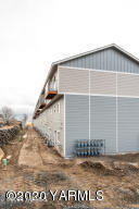 2600 Racquet Lane, Unit 7 Yakima, WA 98902 - Photo 23 of 23 a view of a house with a yard