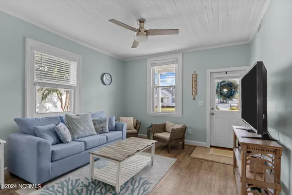 $2,350 | 1406 Evans Street, Unit A, Morehead City, NC 28557