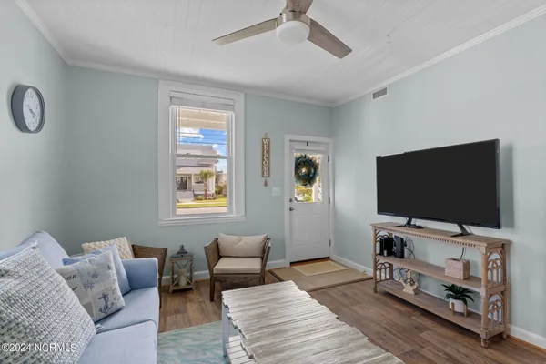 $2,350 | 1406 Evans Street, Unit A, Morehead City, NC 28557