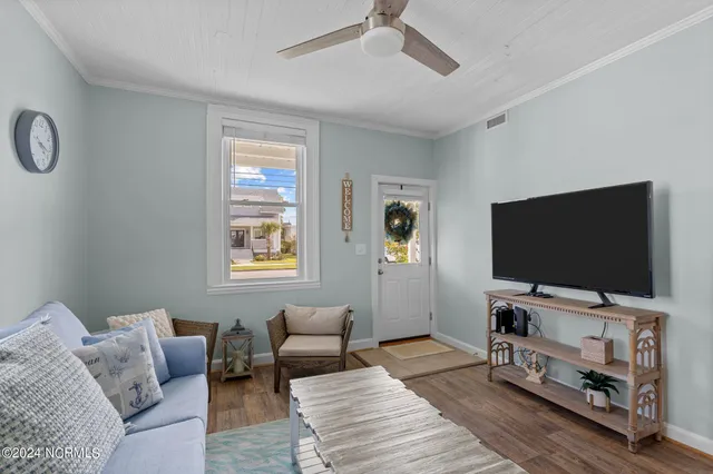 $2,350 | 1406 Evans Street, Unit A, Morehead City, NC 28557