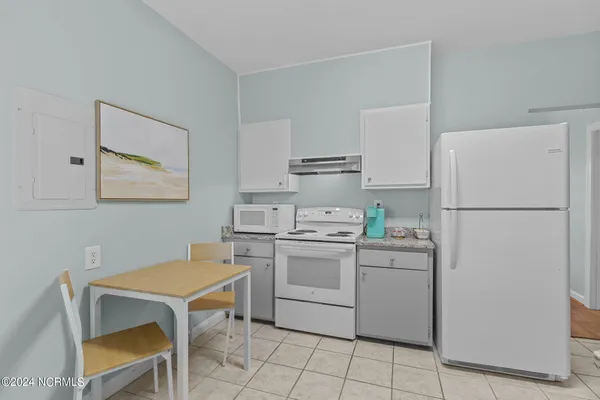 $2,350 | 1406 Evans Street, Unit A, Morehead City, NC 28557