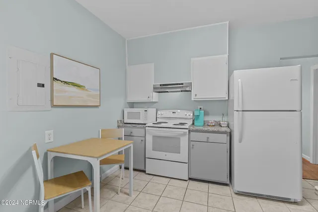 $2,350 | 1406 Evans Street, Unit A, Morehead City, NC 28557