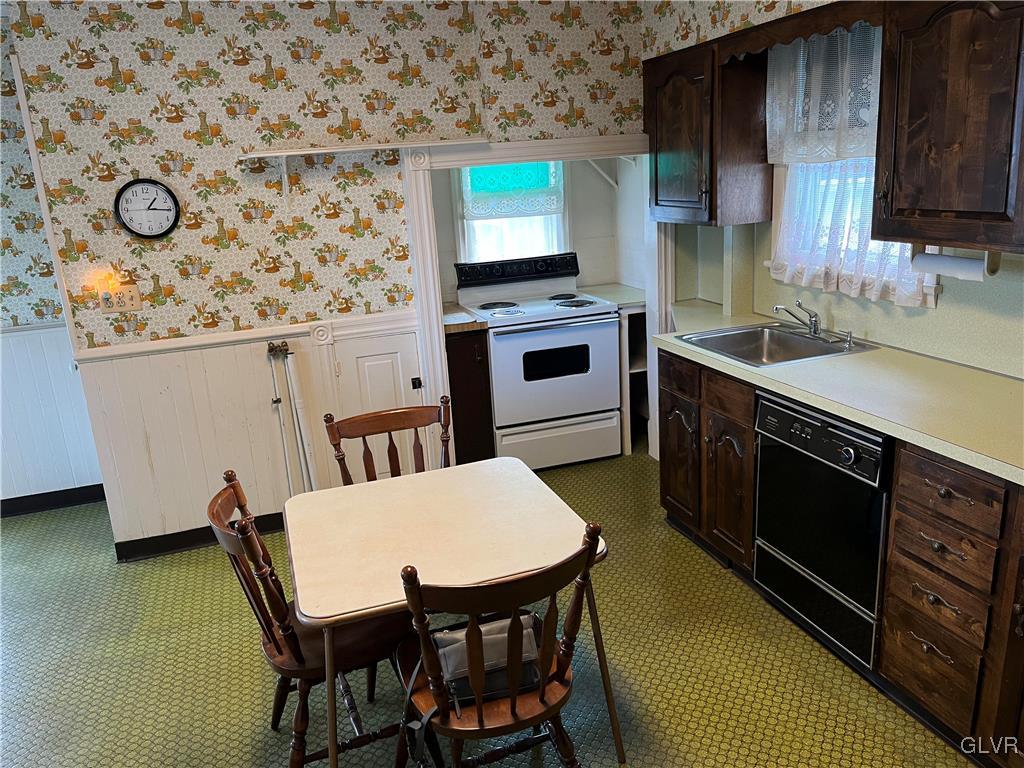 6056 Newside Road Slatington, PA 18080 - Photo 3 of 23 Gallery Image 3
