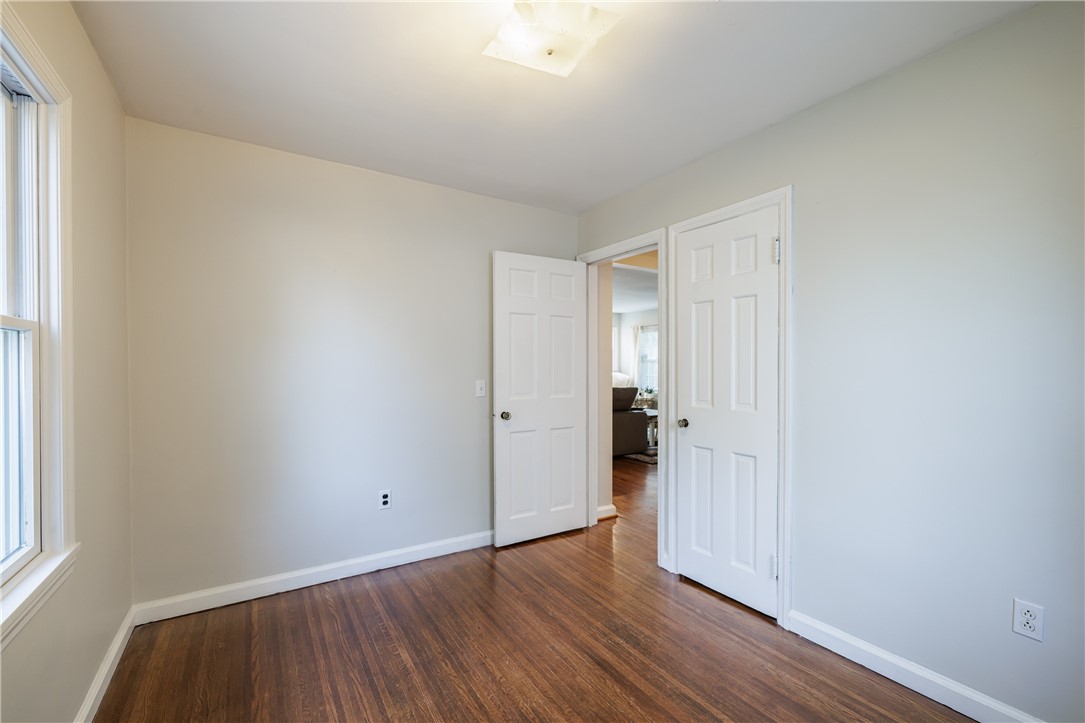 910 Whitlock Road Irondequoit, NY 14609 - Photo 14 of 21