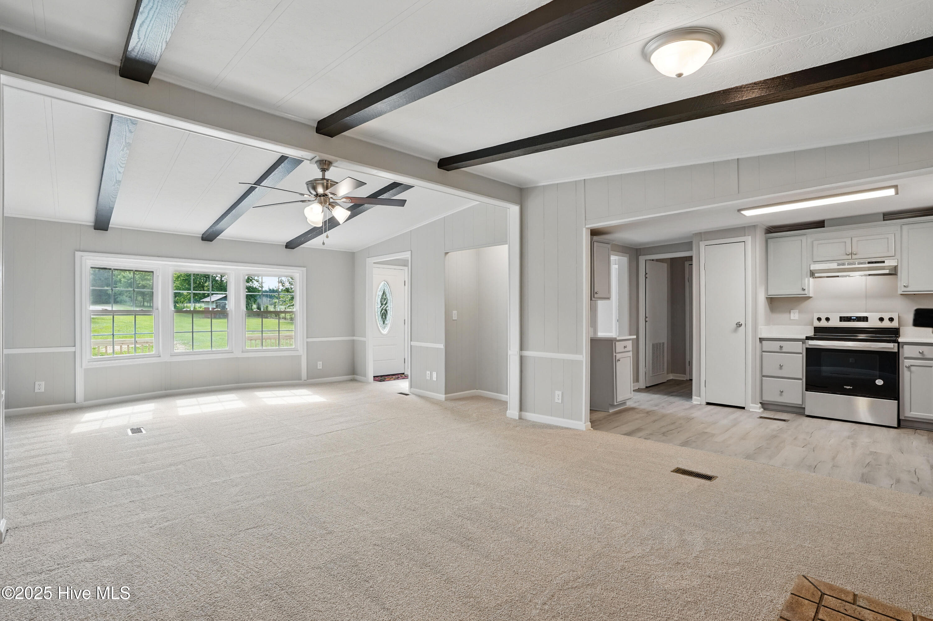1392 L L Cooper Road Cameron, NC 28326 - Photo 10 of 31 Living Room