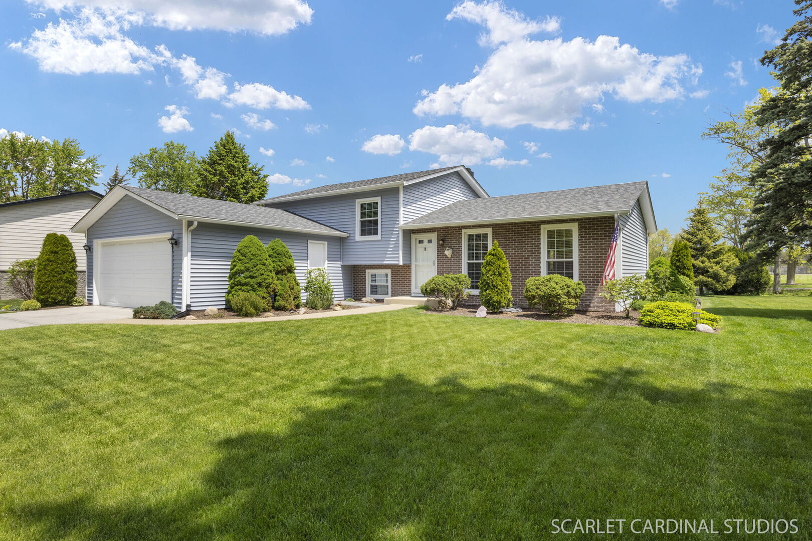1677 Casa Solana Drive Wheaton, IL 60189 - Photo 2 of 30 a front view of a house with garden