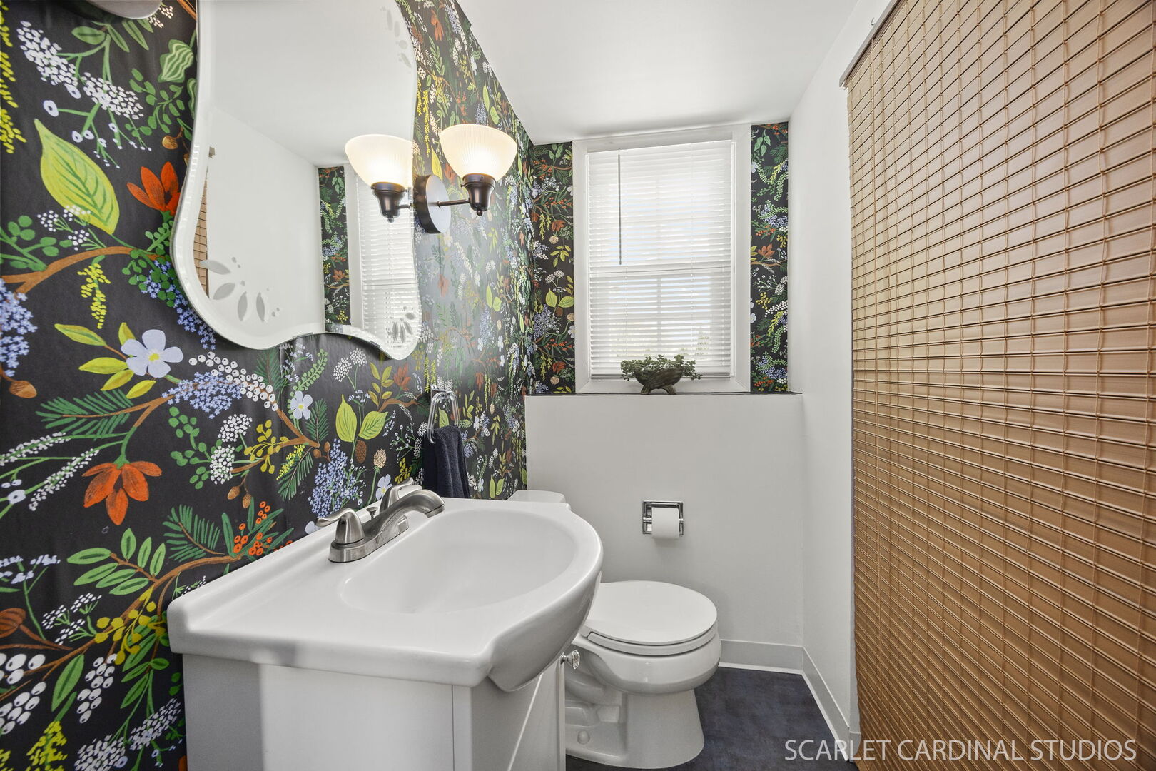 1677 Casa Solana Drive Wheaton, IL 60189 - Photo 21 of 30 a bathroom with a toilet sink and mirror