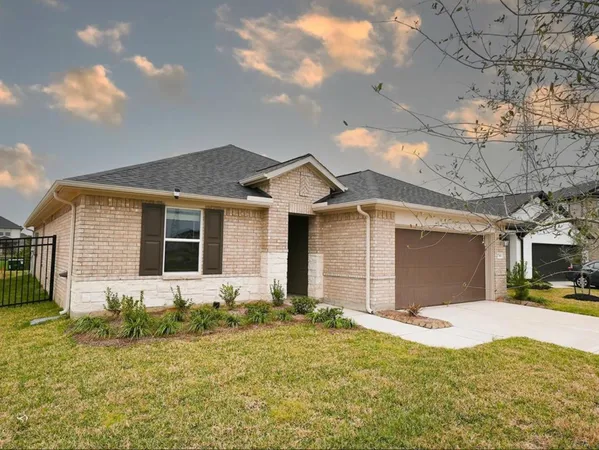 a front view of house with yard